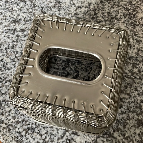 Tissue box - Picture 2 of 3